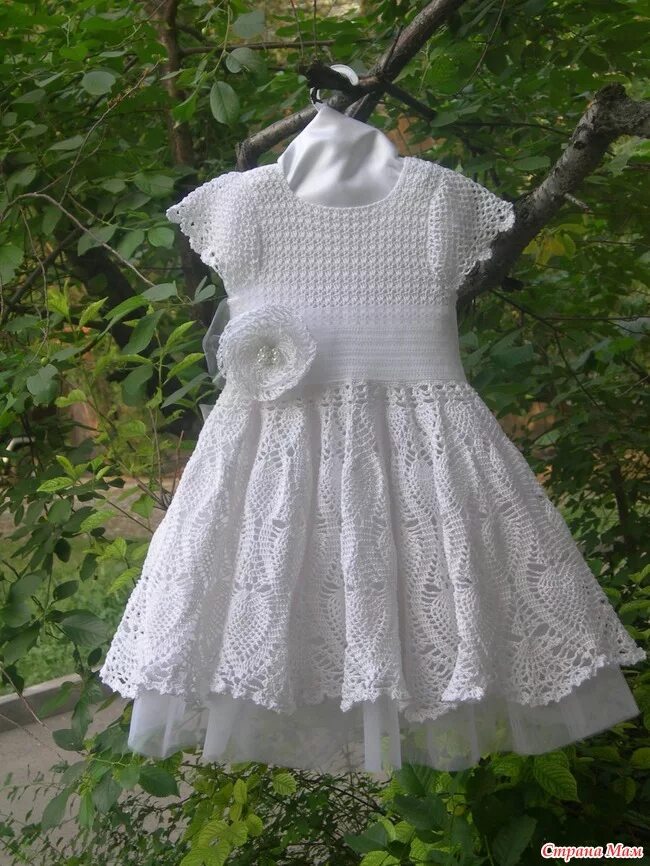 Детское вязаное платье. Платье крючком для куклы готц. Вязаное платье для девочки. Связанные платья для девочки. Детское вязаное платье.