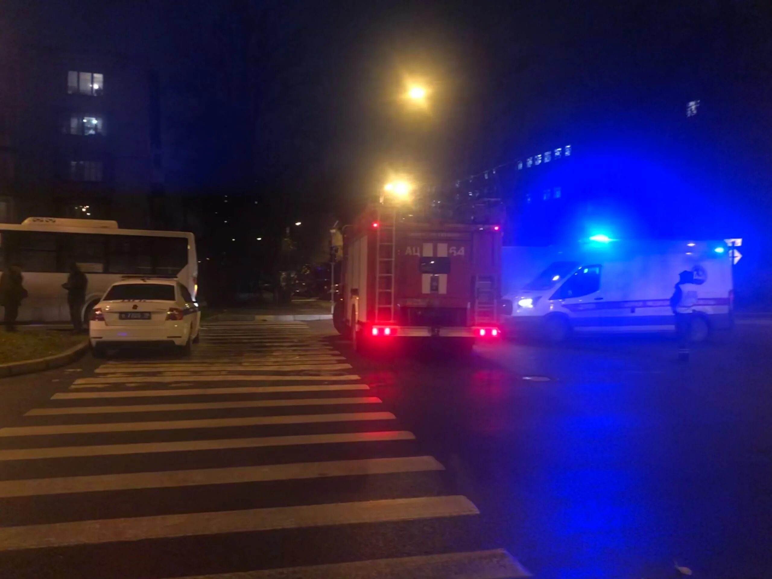Дпс в питере на дворцовой площади. Дпс питер. Дтп с пьяным водителем который уходя от погони дпс устроил дтп. Водитель спб ночь. Водитель спб ночь.
