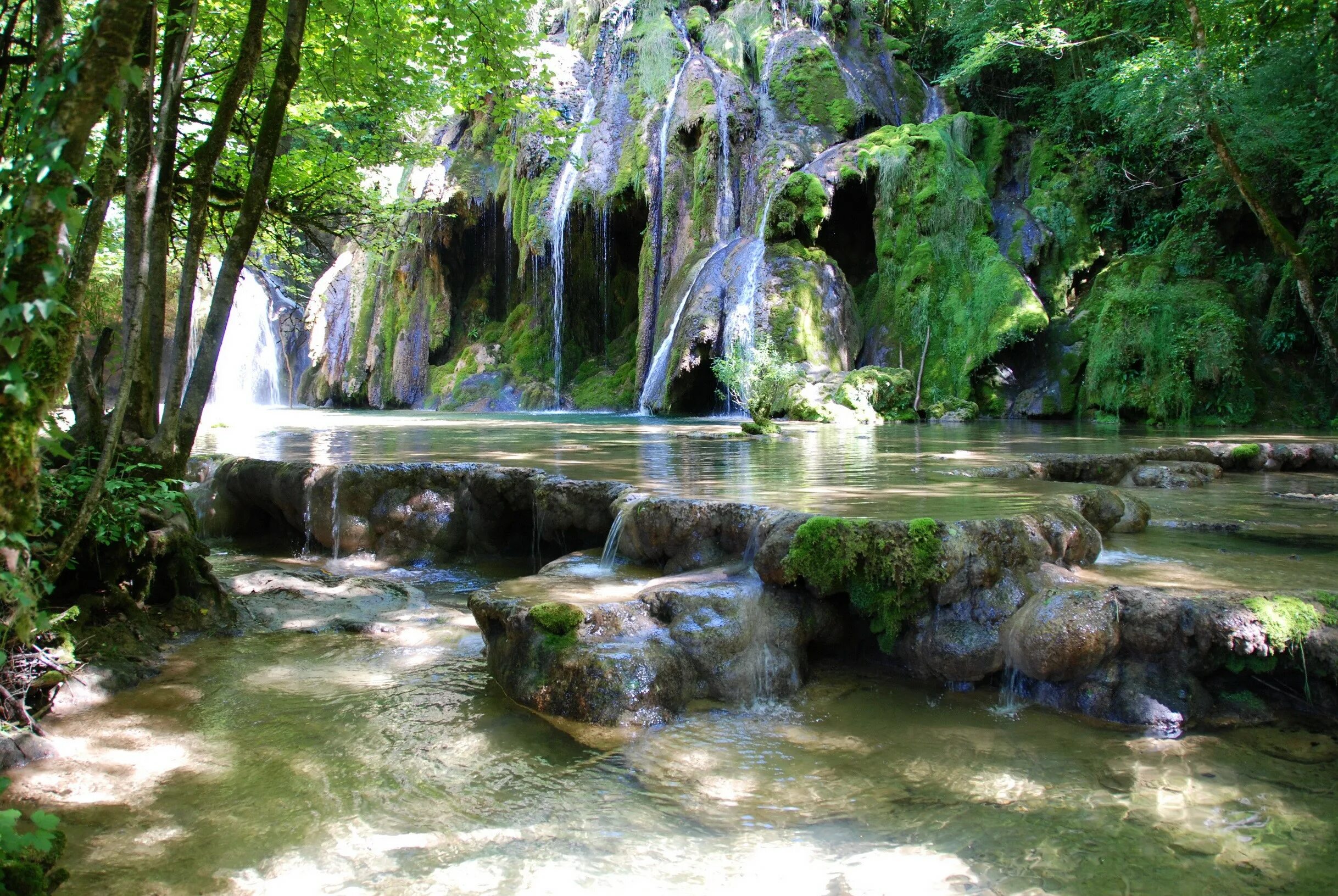 Cascad. Франция Каскад водопада Шарлемань. France природа. Каскад в природе фото. Обои Cascade.