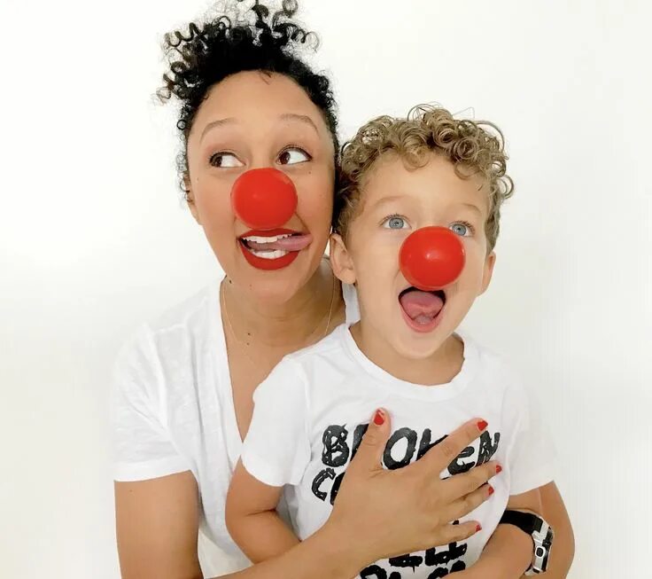 Red nose Day праздник. Аксессуары ко Дню смеха для детей. Игрушки издающие смех для детей. Red nose Day 2007.
