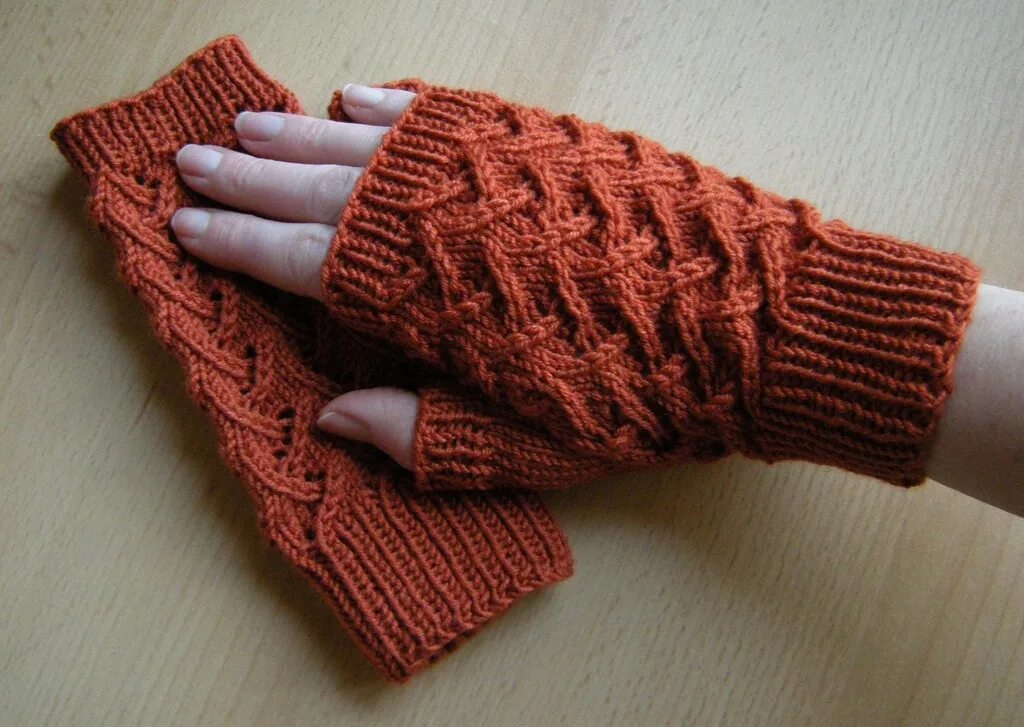Митенки 3879 fever. Митенки из пряжи rowan. Полуперчатки полуварежки. Митинки. Митинки.