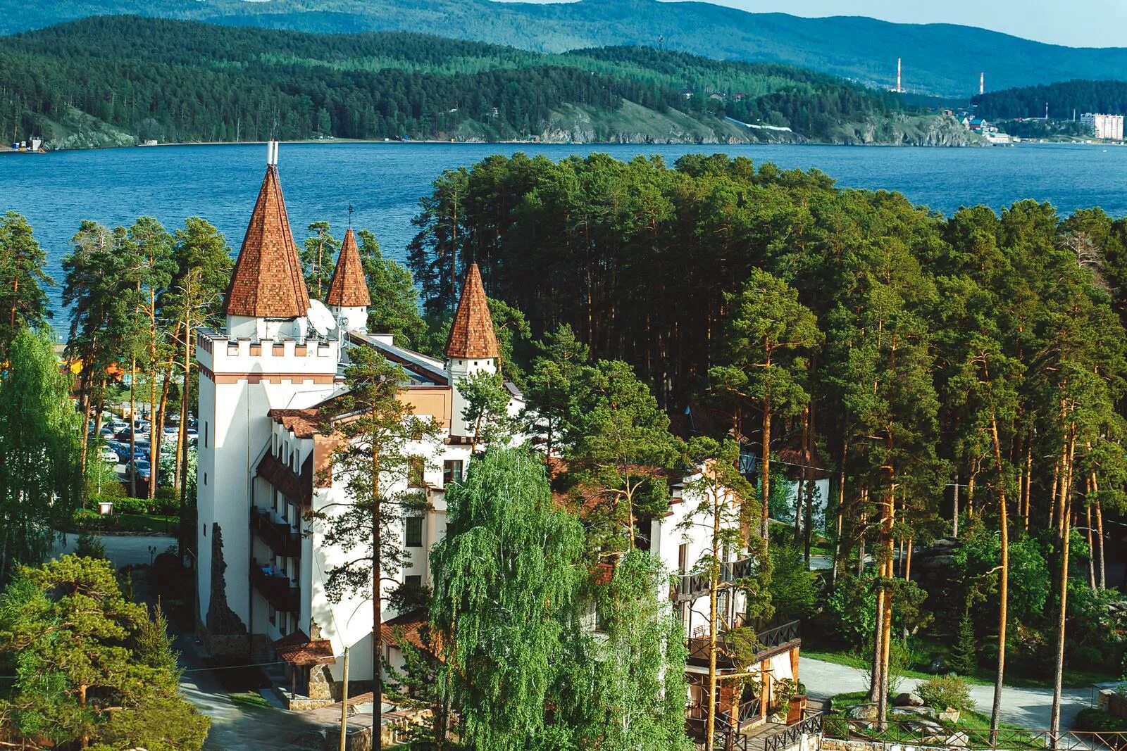 Тургояк спа отель. Отель фонград озеро тургояк. Пляж фонград тургояк. Отель фонград миасс. Отель фонград озеро тургояк.