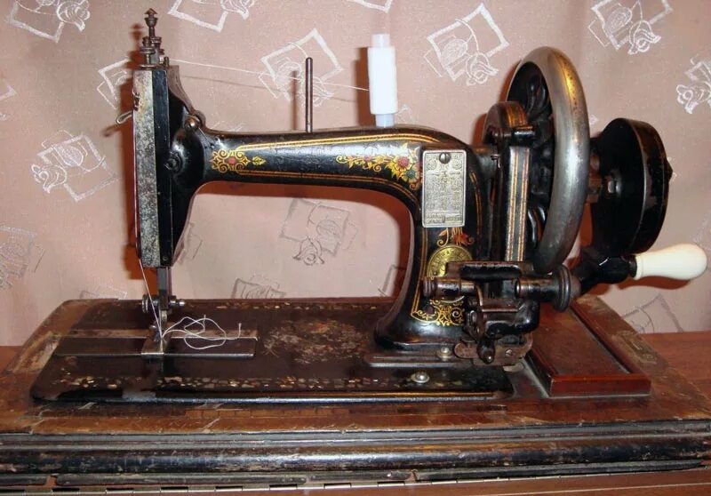 Ручная машинка старинная. Швейная машинка Зингер s010l. Швейная машинка Zinger s760. Швейная машинка Зингер а867968. Зингер 9020 швейная машинка.
