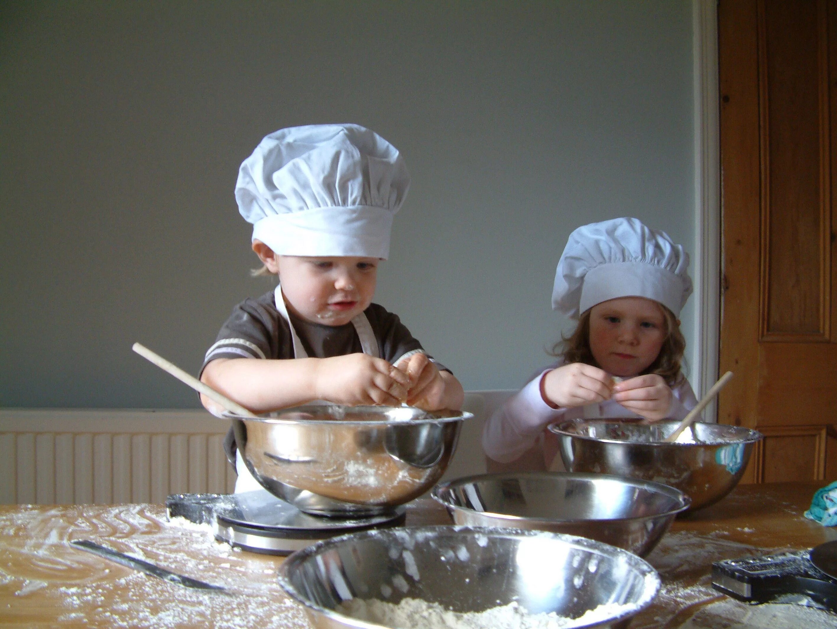 Kids cooking. Кухня для детей. Кулинария для детей. Маленький повар. Что готовить детям на обед.