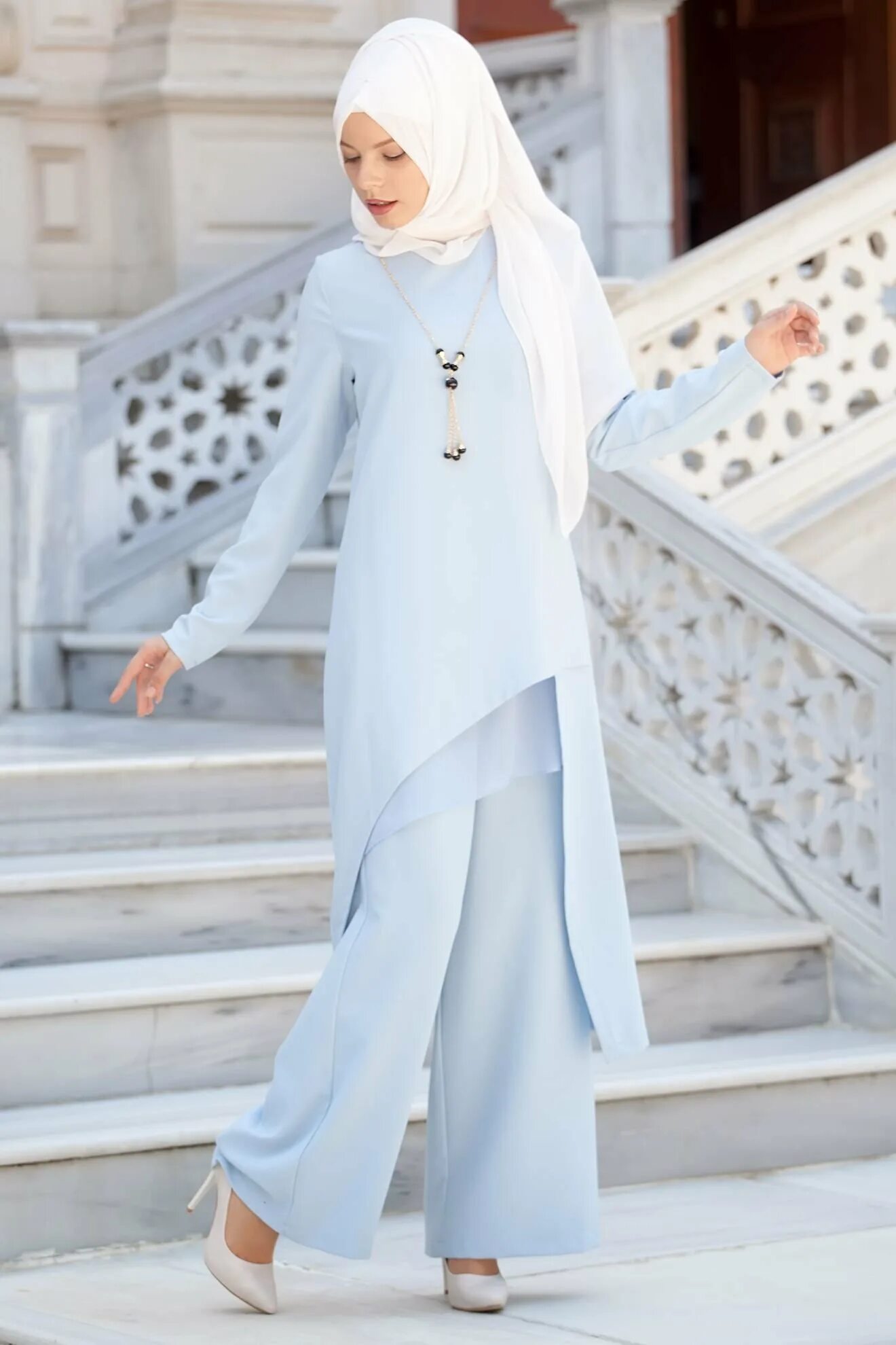 Hijab style 2022 костюм брючный. Мусульманские костюмы для женщин. Hijab style 2022 костюм брючный. Исламские брючные костюмы женские. Брючный костюм для мусульманок.