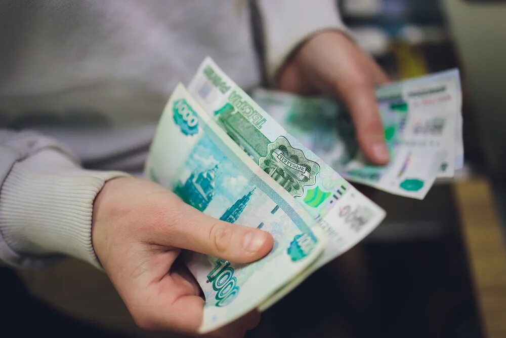 Получают денежное пособие