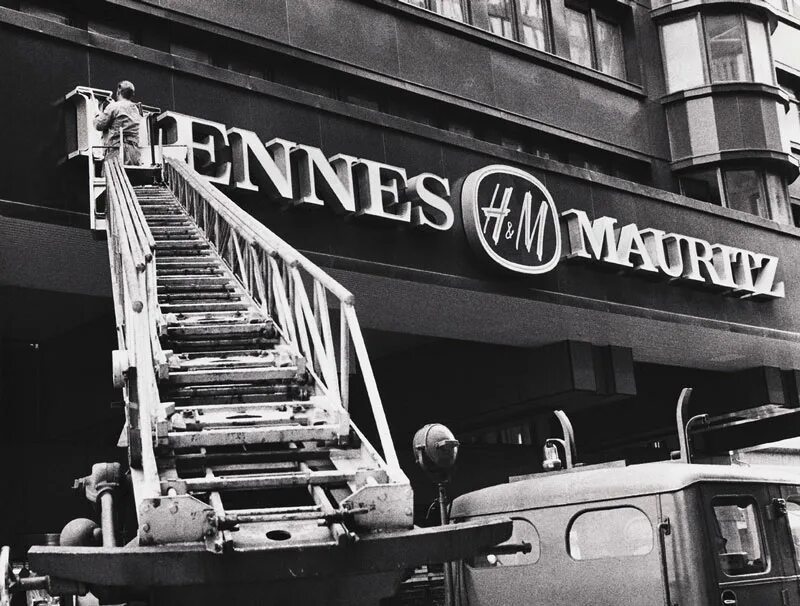 Первый магазин квартир. Хеннес и Мауриц. Mauritz Widforss. Первый магазин HM. Первый магазин hennes.