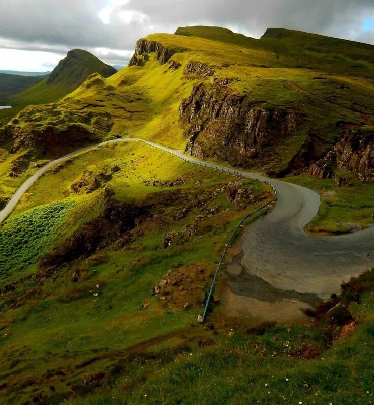 Загадочный район. Шотландия Highlands. Высокогорье Шотландии. Шотландия Долина Спейсайд. Куиранг остров Скай.
