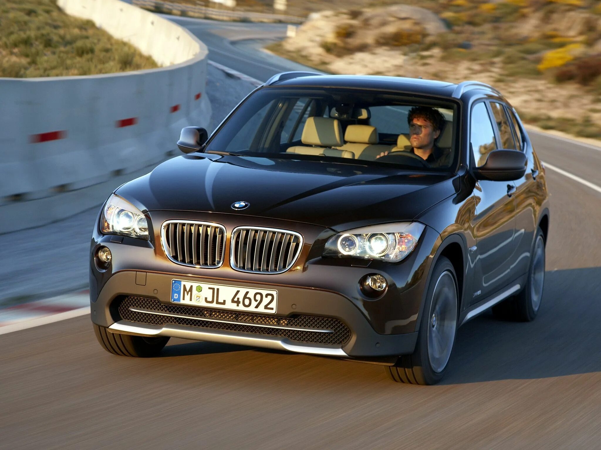 Автомобиль bmw 1. BMW x1 e84. BMW x1 2010. BMW x1 2009. Кроссовер БМВ х1.