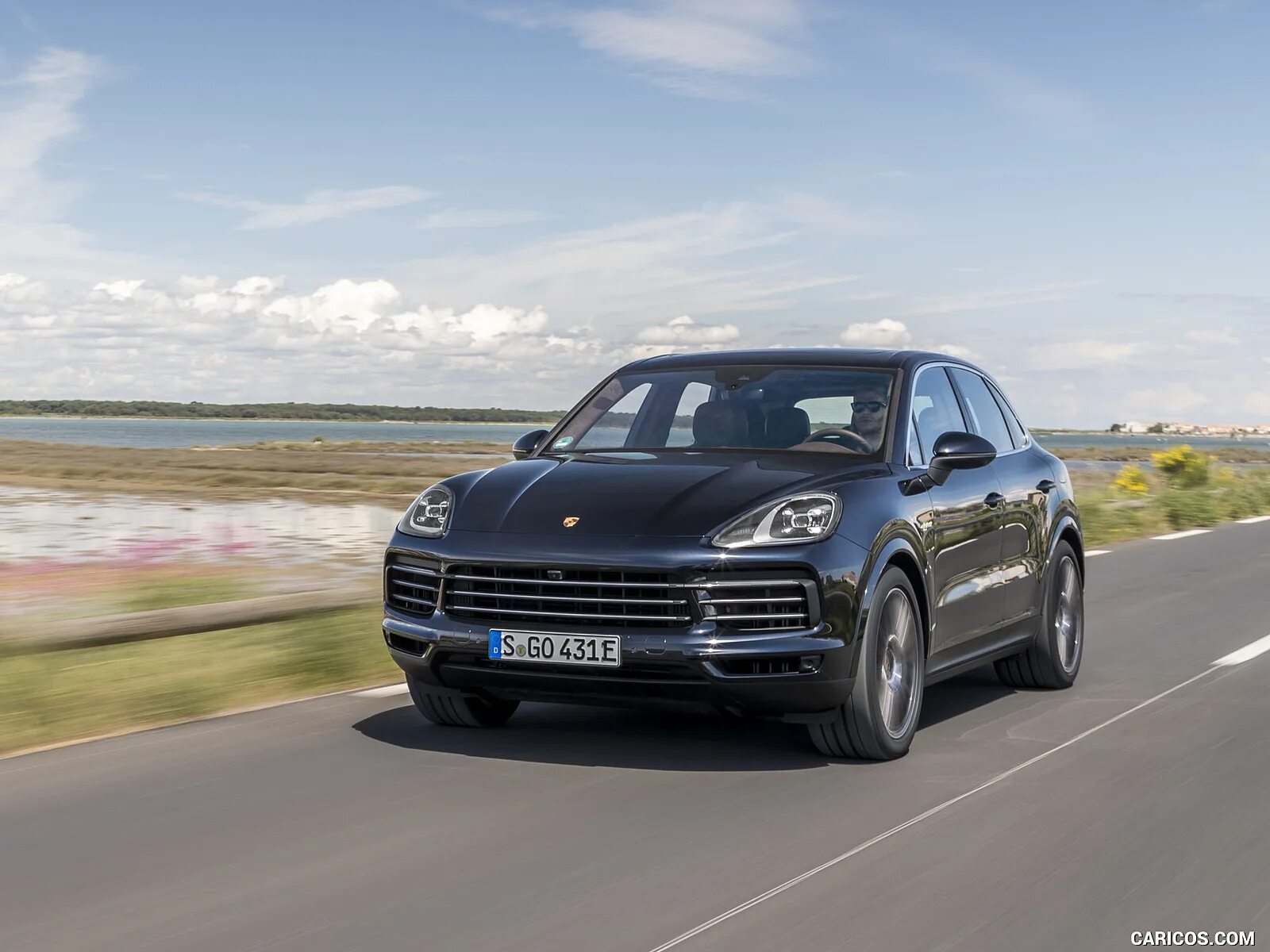 Porsche Cayenne e-Hybrid. Порше Кайен e Hybrid черный. Черный порш Кайен гибрид. Порше Кайен большие. Cayenne e hybrid