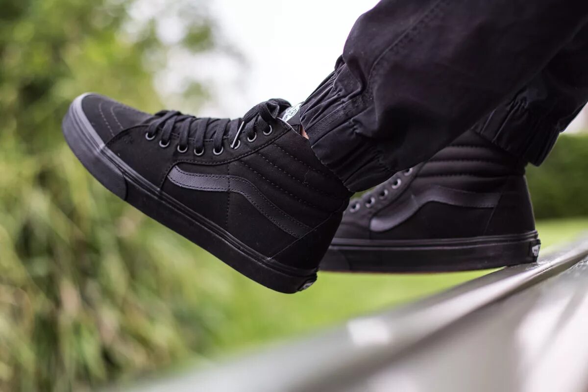 Vans sk8 Hi Black Black. Кеды vans sk8-Hi Black. Vans sk8 Hi черные. Vans sk8 Hi Black на ноге.