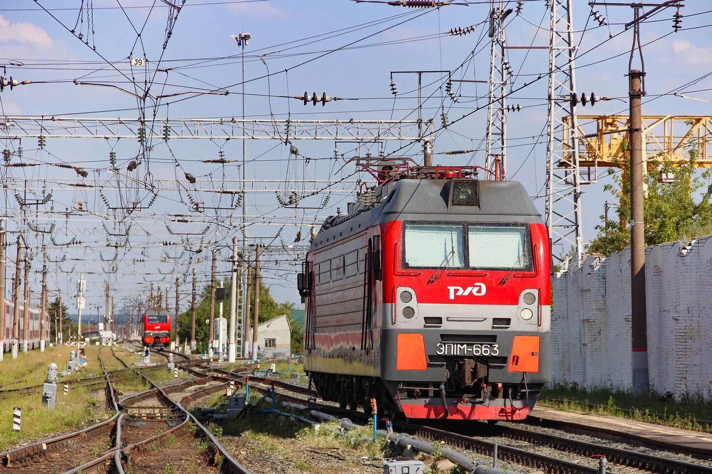 Пенза железная дорога. Эп1м-663. Пассажирский Локомотив эп1м. Эп2к в депо. Эп2к на станции Пенза.