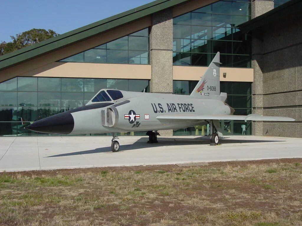 ф-102 самолет. F-102 дельта даггер. Convair f-102 delta dagger. F-102 delta dagger. F-102 delta.