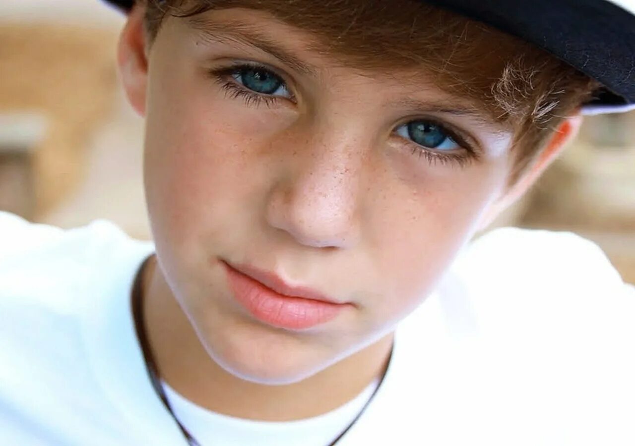 Литтле бой. Мальчик junge. B d boy. Luzga16. Мэтти брапс монстерс.