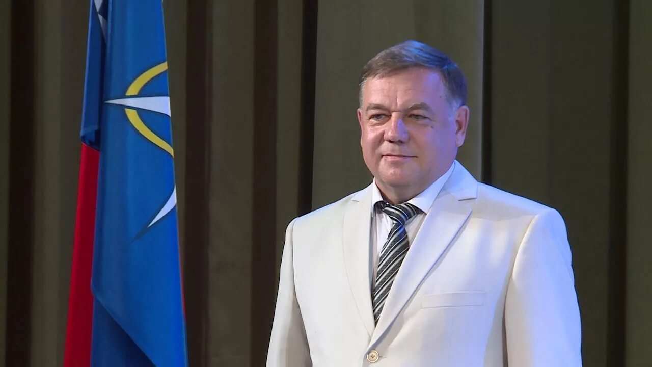 Глава администрации невьянского городского округа. Мэр новоуральска. Цветков владимир владимирович. Глава города новоуральска. Глава города новоуральска.