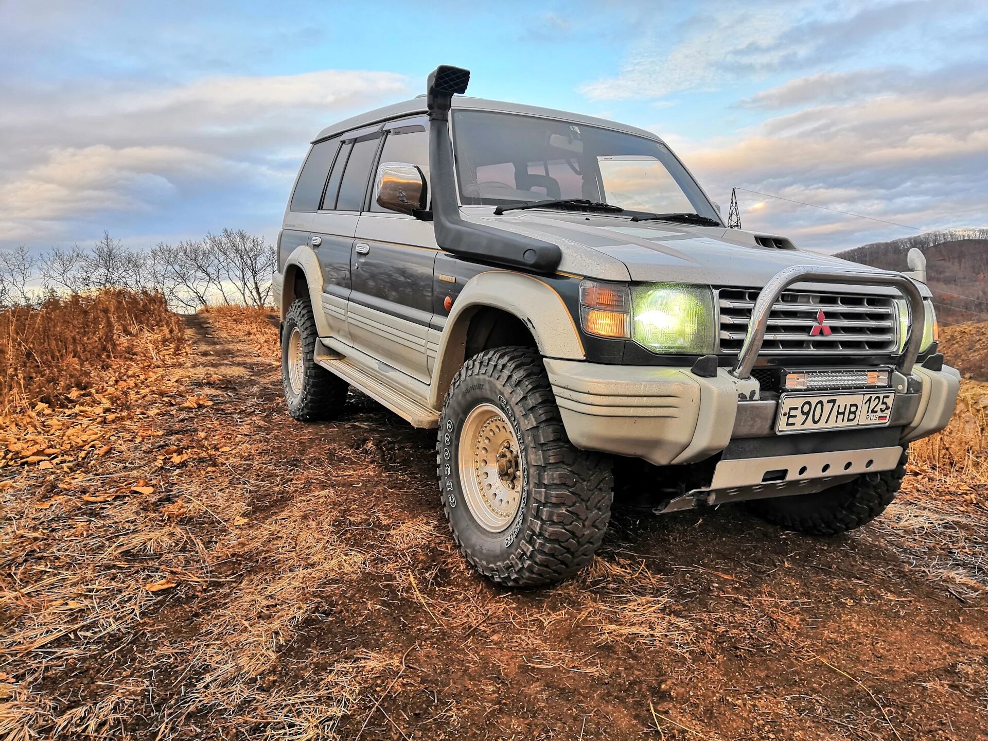 Паджеро 2.8 дизель купить. Pajero 2 off Road. Митсубиси Паджеро 1 оффроад. Mitsubishi Pajero 4 off Road. 35 Дюймов на Mitsubishi Pajero 2.