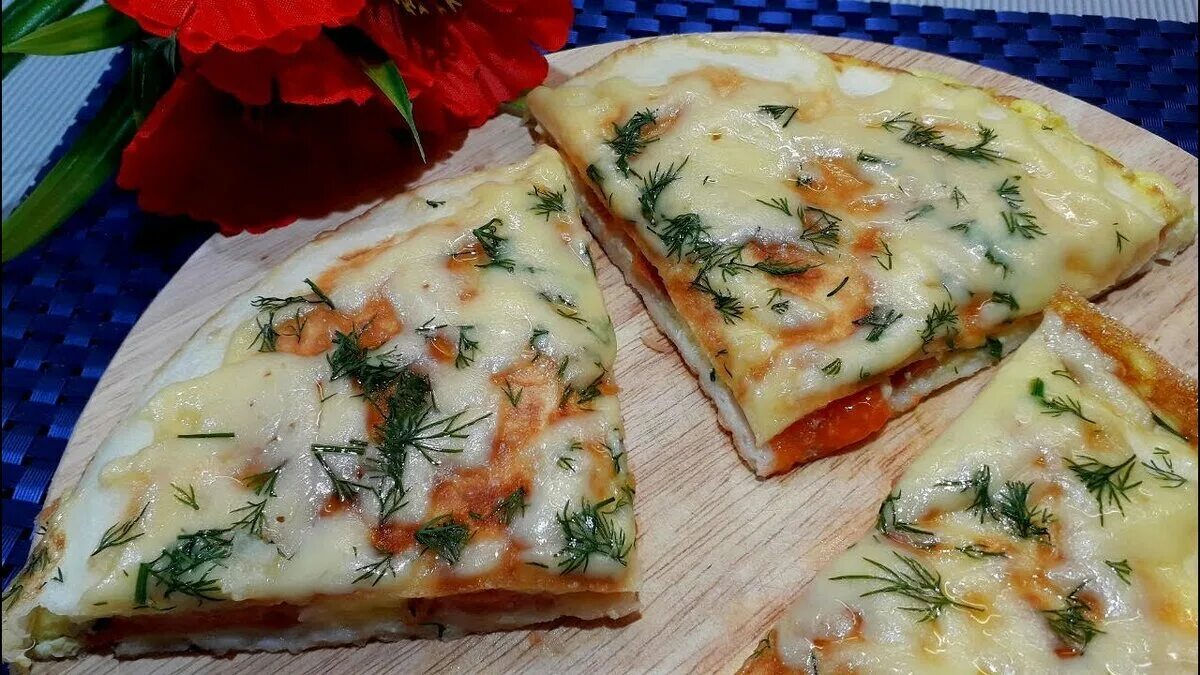 Тортилья рецепт с яйцом и сыром. Завтрак из лаваша. завтрак из лаваша на сковороде. завтрак из лаваша и яиц. завтраки из лаваша тортилья.