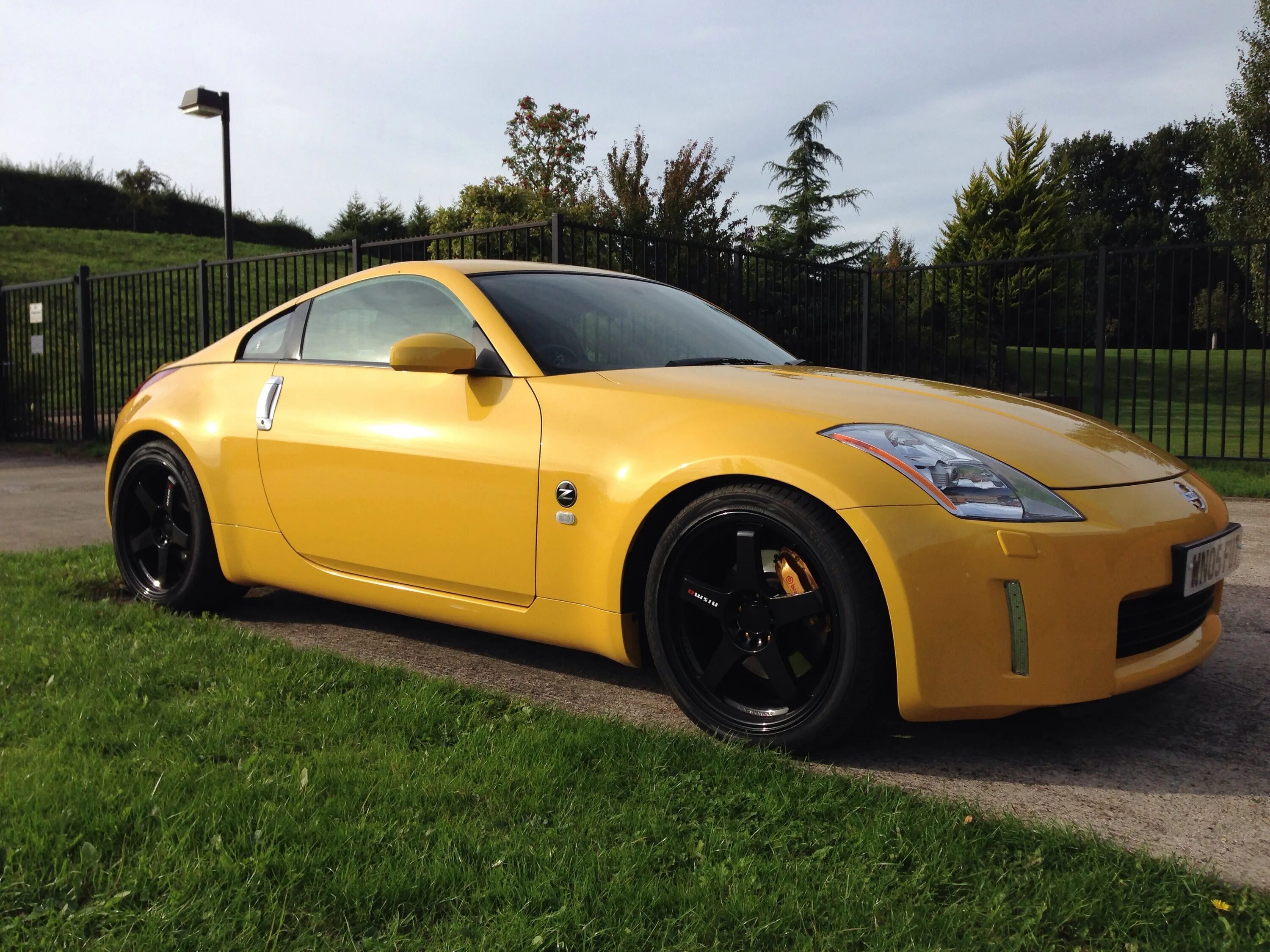 Nissan 350z gt4. Ниссан 350 з ГТ. Ниссан 350z желтый. Nissan 350z новый. Zet auto