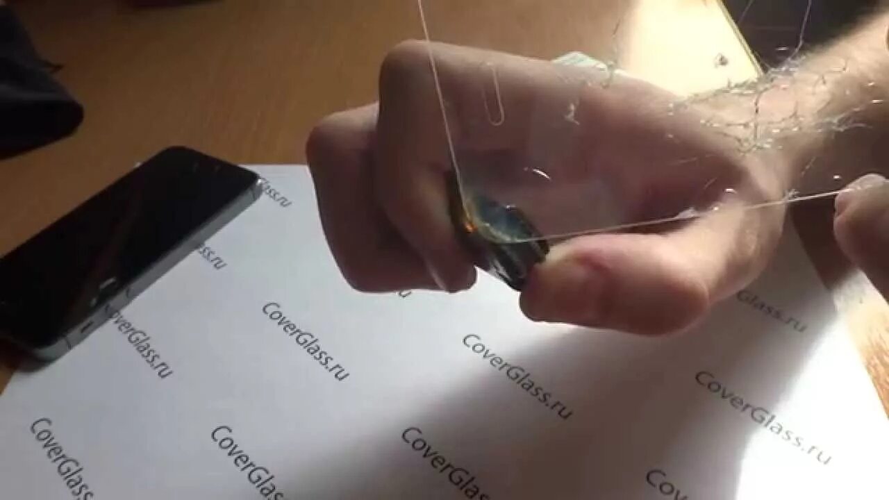 Ремонт защитного стекла. Самодельное защитное стекло. отклеилось стекло на планшете. брак защитного стекла на телефон. треснутое защитное стекло на телефон.