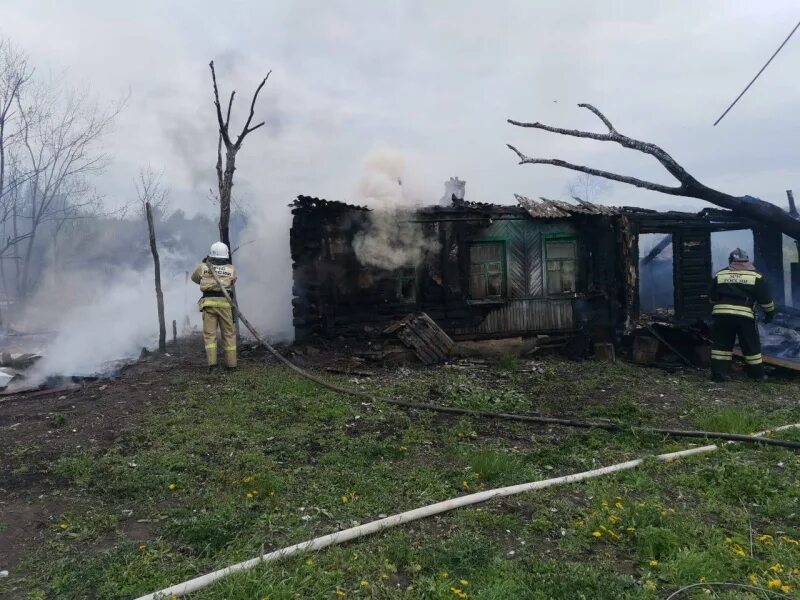 Взрывы в липецкой области сегодня утром. Малинино Липецкая область сгоревший дом. Сгоревший дом. Сгоревший домик. Пожар в селе.