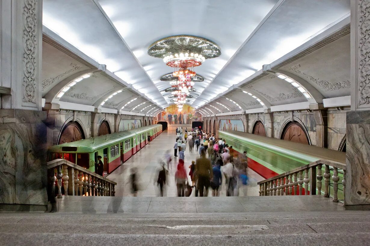 Метро кндр. Станция пехунг пхеньян. станции метро пхеньяна. кндр пхеньян метро.