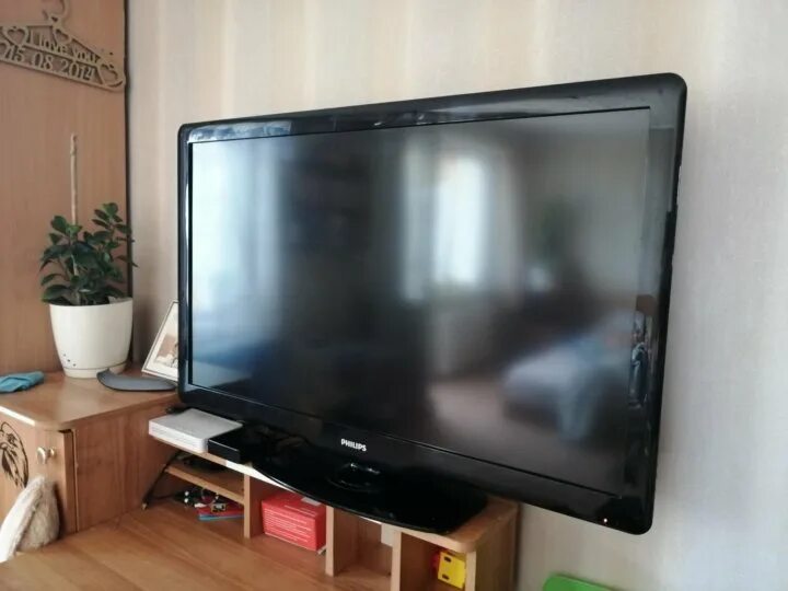 Телевизор Филипс 32 без смарт ТВ. ЖК телевизор бу. Телевизоры б/у на стену. Телевизоры в Улан-Удэ.