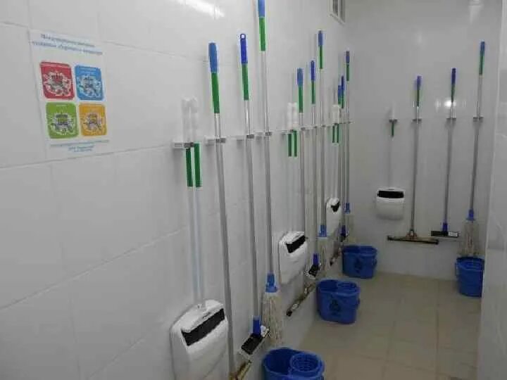 Туалеты должны быть оборудованы. Шкаф уборочного инвентаря АС-м101. Сушилка для уборочного инвентаря 610 х 160 х 450. Комплект уборочного инвентаря для операционного блока.