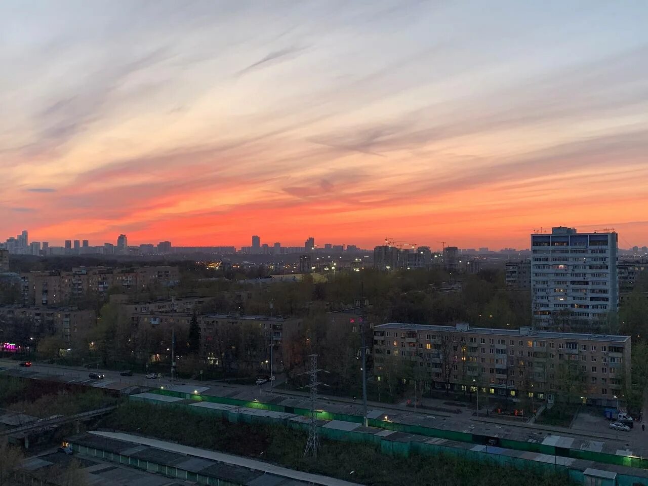 Когда сегодня будет закат. Закат в Москве. Закат сегодня. Закат в Москве сегодня. Закат в Москве сегодня фото.