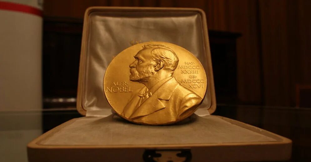 День нобелевской премии. День учреждения Нобелевской премии 29 июня. Нобелевская премия статуэтка. Нобелевская премия фото.