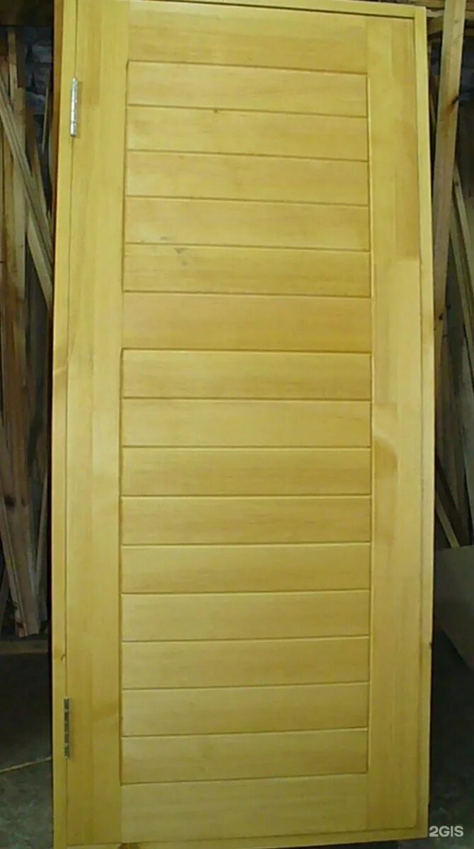 Дверь изолированная. Утеплить деревянную дверь. Утеплить дверь входную деревянную. Утепленная дверь из дерева. Входная дверь из вагонки.
