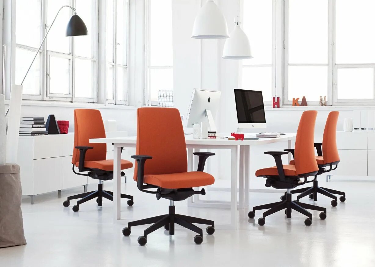 Новые офисные кресла. Офисные кресла/Office Armchair. Офисное кресло profim. Компьютерное кресло в интерьере. Офисные кресла в интерьере.