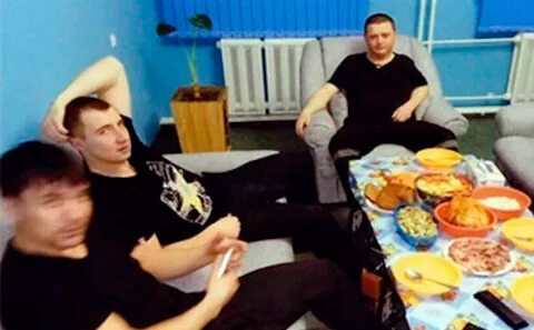 Застолье в колонии