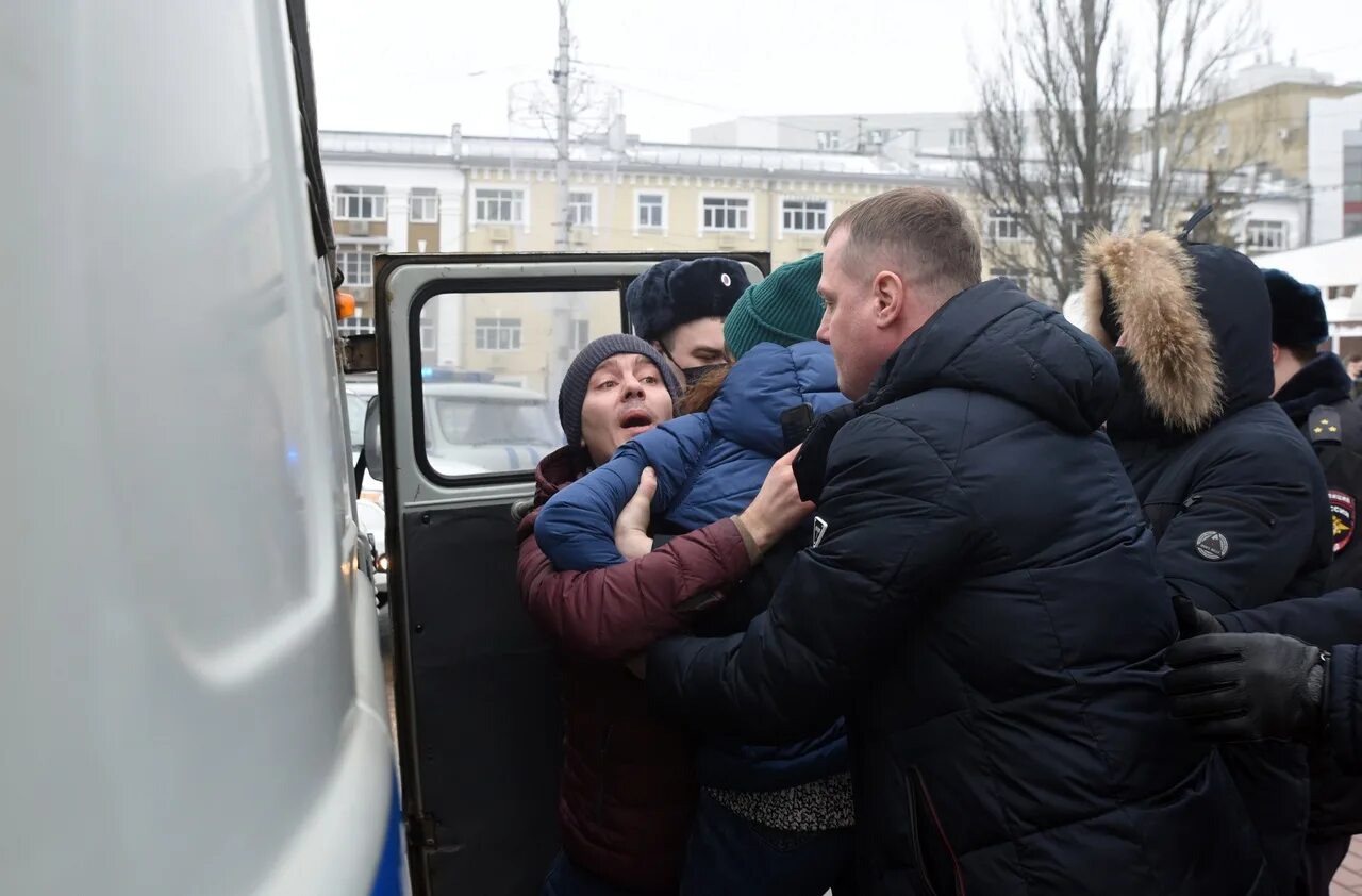 Курские новости телеграм. Митинг Навального Курск. Неповиновение сотруднику полиции. Депутат Дума Курская.