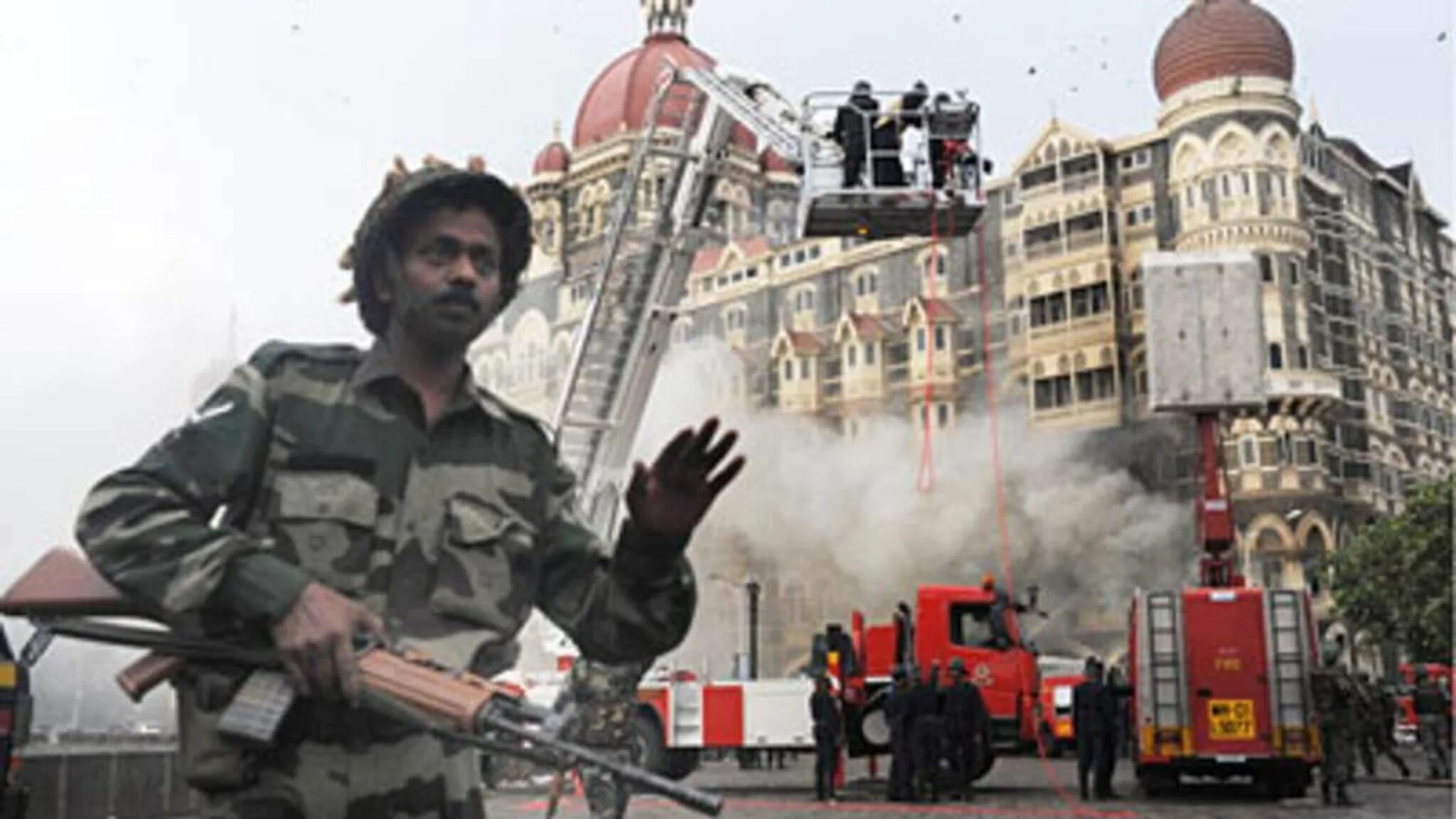 Мумбаи 2008 Тадж Махал теракт. Отель Мумбаи теракт 2008. Теракт в Индии 2008 Тадж Махал. Теракт в Индии 2008 отель Тадж Махал. Нападение на мумбаи