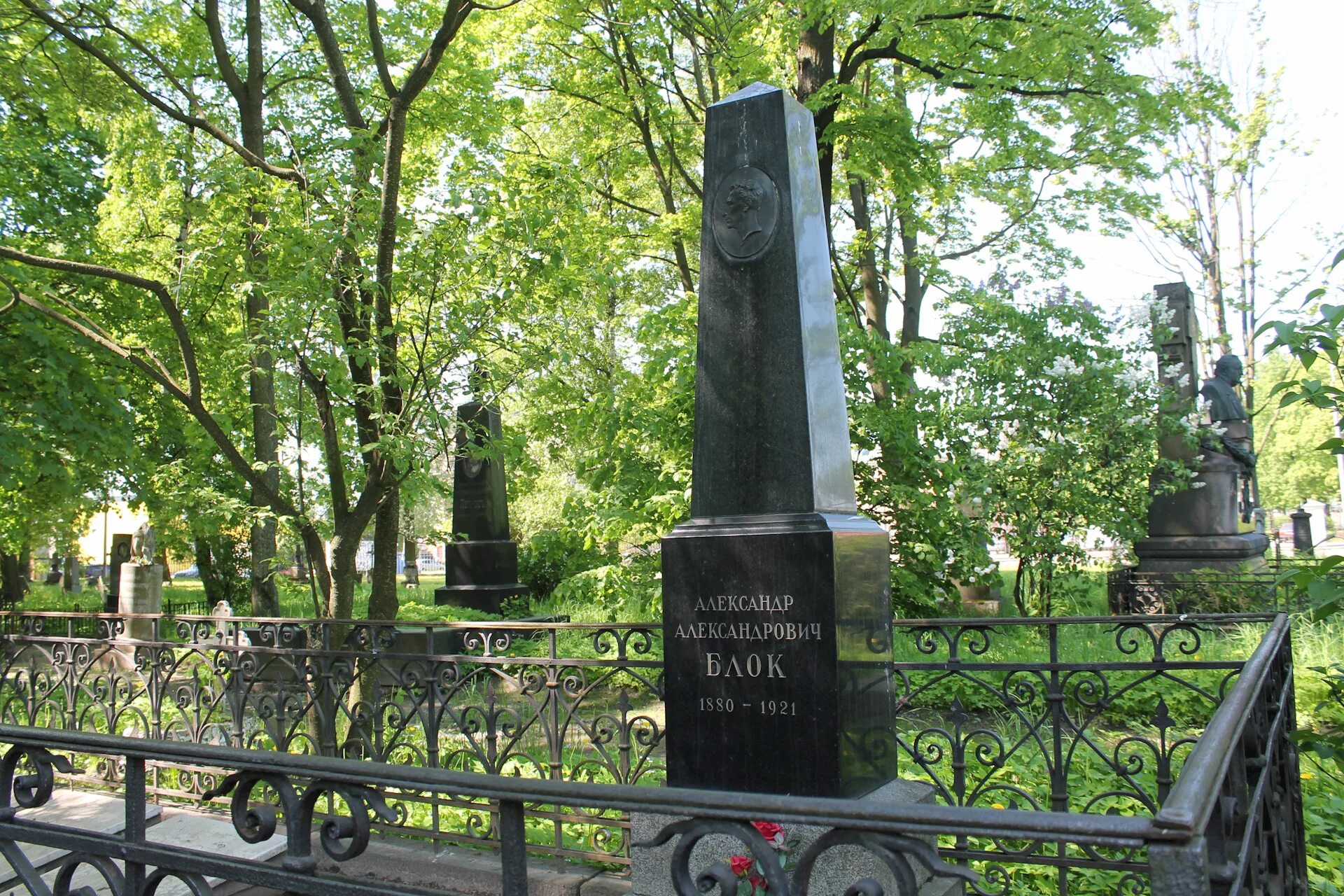 Смоленское кладбище блок. Блок на смоленском кладбище. Блок на смоленском кладбище. Блок на смоленском кладбище. Блок на смоленском кладбище.