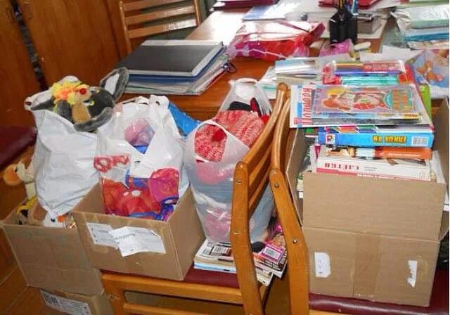 Куда можно отвезти вещи. Сбор вещей для детских домов. Вещевой склад. Сдаем вещи в храм. Прием вещей.