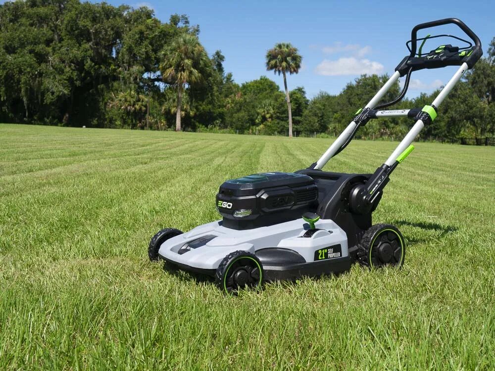 Lawn mower. Газонокосилка countryside Akku Cordless Lawn Mower qt3035b. Газонокосилка budget bem 1302. Mow the Lawn. Lawn Mower Machine Toro Greenmaster 3400 Triflex.