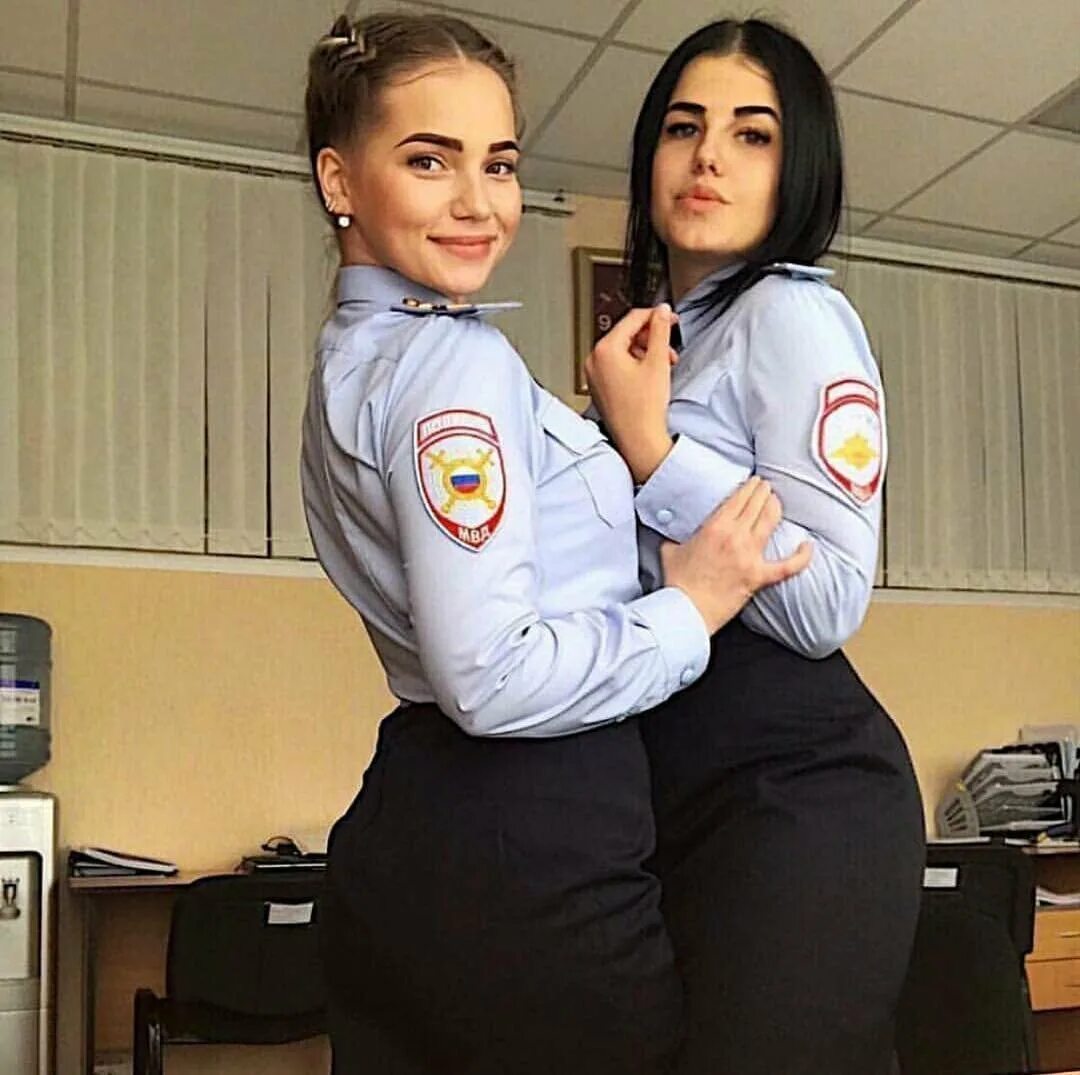 Девушки в форме. Форма мвд женская. Красивые девушки полиции. Что делают девушки в полиции. Молодые девушки в полиции.