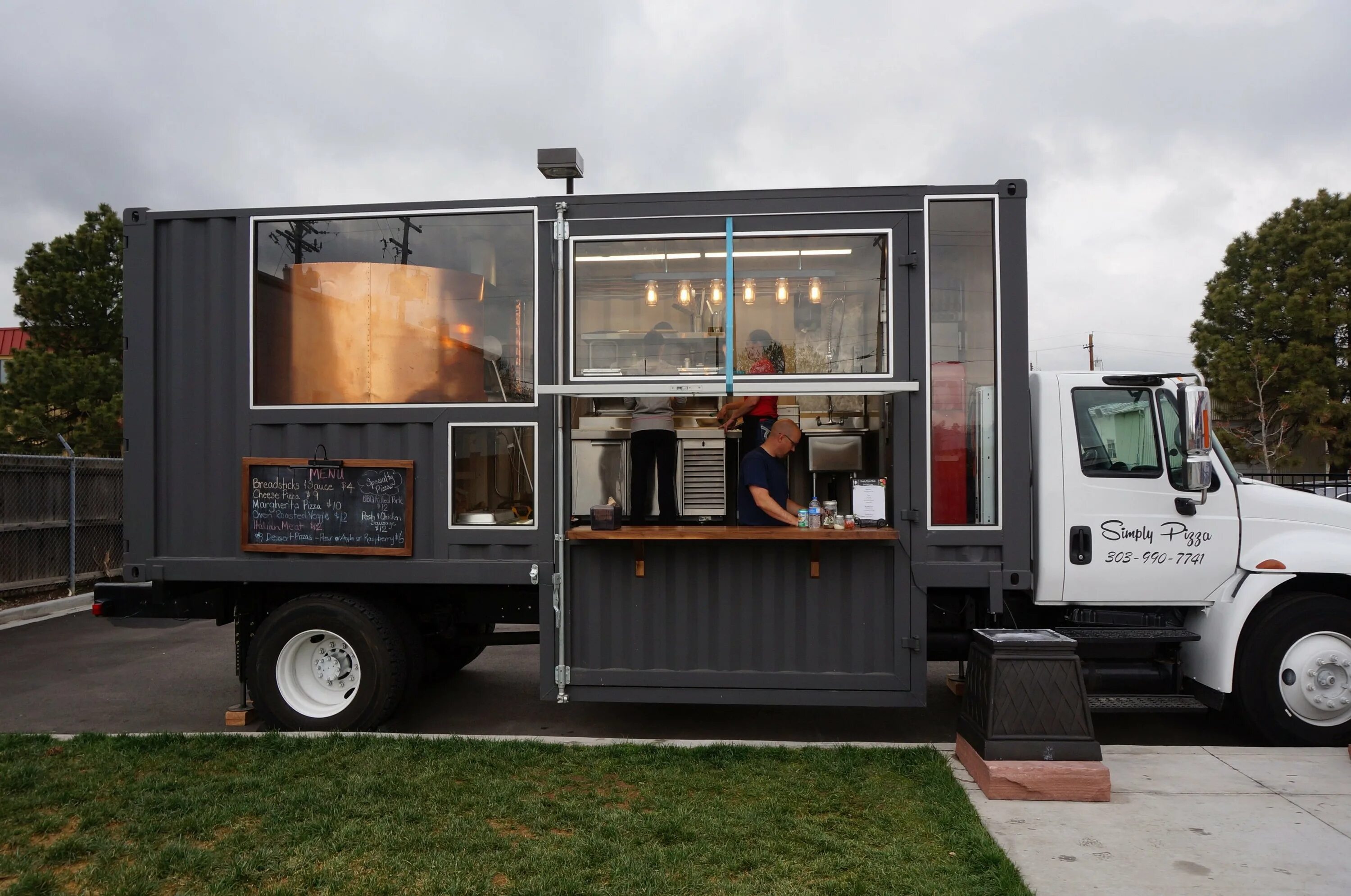 Кухня на колесах. Фуд трак спб. кухня на food truck. прицеп fast food. передвижная кухня-столовая пкс-250.