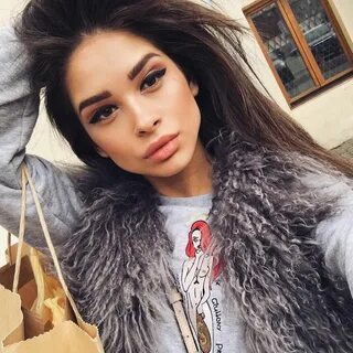 Сколько лет акиловой