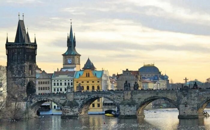 Река под карловым мостом 6. Карловый мост в праге. Карлов мост. Карлов мост прага чехия. Карлов мост (г.