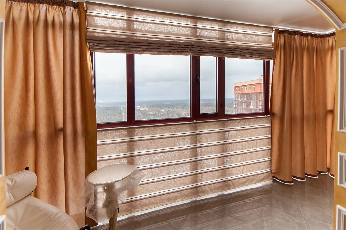 Шторы на балкон. Шторы для панорамного остекления. Шторы для балкона лоджии. Шторы на панорамные окна балкона.