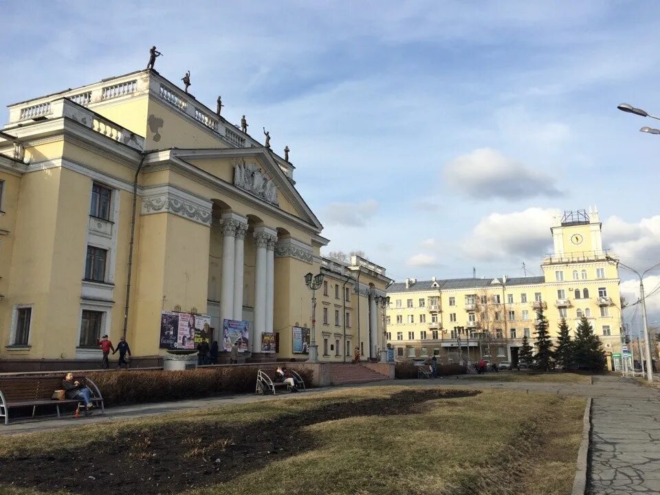 Сайт алюминщик новокузнецка. ДК Алюминщик Новокузнецк. Дворец Алюминщиков Новокузнецк. Дворец культуры Алюминщик. Г Новокузнецк ДК Алюминщиков Новокузнецк.