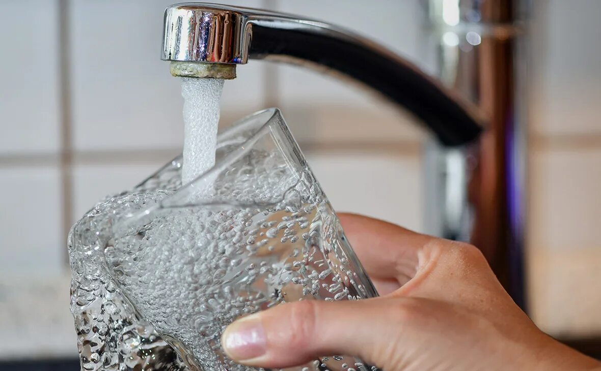 Сейчас воду. Сейчас воду. Инфицированная вода. Питьевая вода. Сейчас воду.
