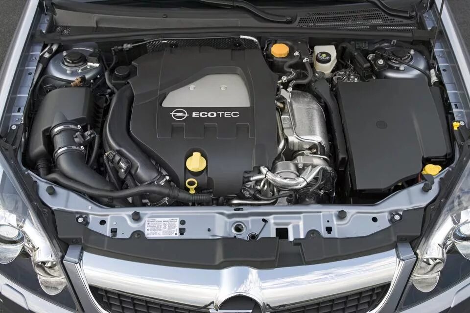 Opel Vectra c 2008 2.2 автомат. Моторный отсек Vectra c 2.2. Опель Вектра с 2.2 капот. Vectra c 2.8.