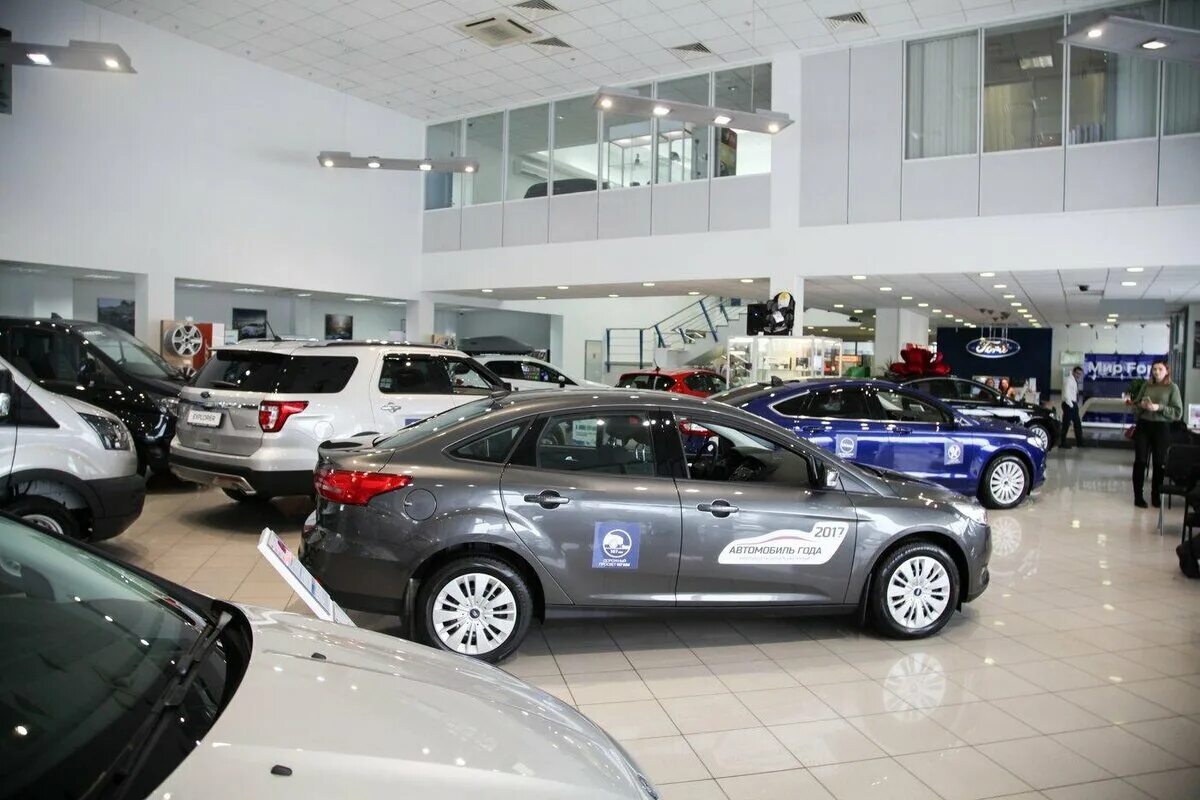 Автосалон ford. Автосалон «ford коммерческий». 1. Автосалон форд в москве. Мерседес авилон волгоградский.