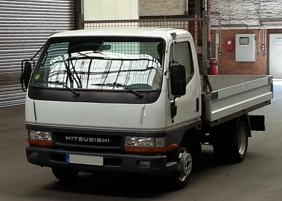 Грузовик митсубиси кантер. Mitsubishi Fuso Canter. Митсубиси Ксандер. Митсубиси Кантер 35. Мицубиси Фусо Кантер.