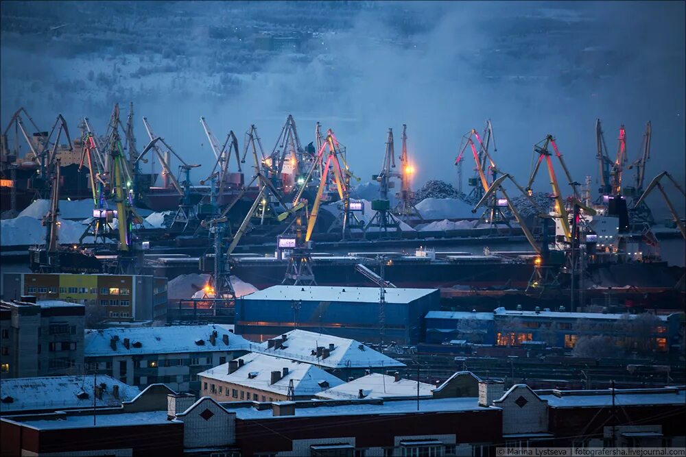 Порт мурманск океан. Мурманск порт зима. Порт Мурманск зимой. Мурманский порт зимой. Город Мурманск порт вечер.