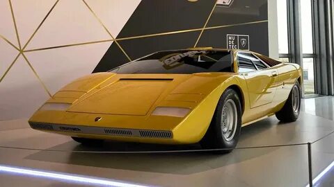 Lamborghini countach lpi