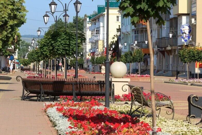 Лето черкесск. Столица КЧР. Зеленстрой Черкесск. Черкесск город. Черкесск достопримечательности.